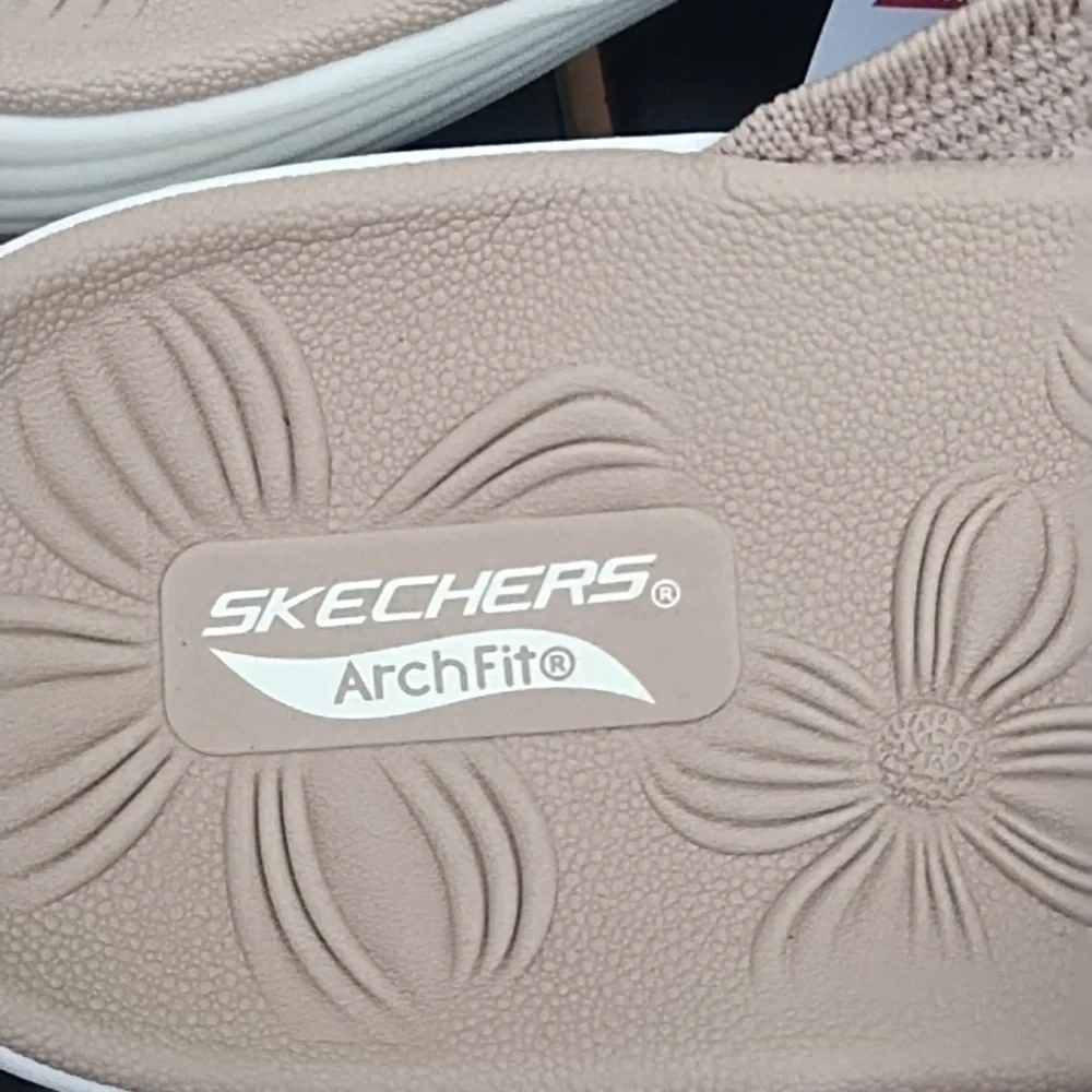 Skechers Women's Tan Flip Flops - Picture 4 of 8